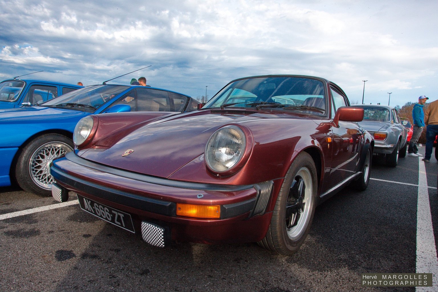 Porsche 911 Carrera 3-2.jpg